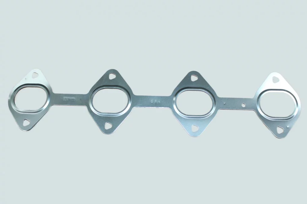 фото прокладка выпускного коллектора одна на 4 цилиндра isf2.8 5261421 